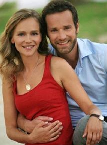 Affiche du film 10 jours pour s’aimer (2011) de Christophe Douchand. Voir 10 jours pour s’aimer en streaming / torrent sur meilleurs-films.fr