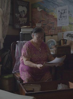 Affiche du film Leonor Will Never Die (2022) de Martika Ramirez Escobar. Voir Leonor Will Never Die en streaming / torrent sur meilleurs-films.fr