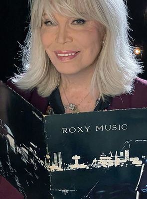 Affiche du film Queen Lear : les vies d’Amanda Lear (2021) de Gero von Boehm,. Voir Queen Lear : les vies d’Amanda Lear en streaming / torrent sur meilleurs-films.fr