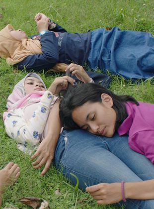 Affiche du film Yuni (2021) de Kamila Andini. Voir Yuni en streaming / torrent sur meilleurs-films.fr