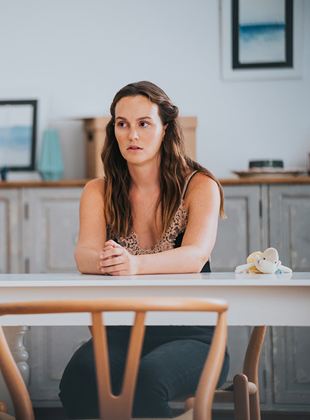 Affiche du film The Weekend Away (2022) de Kim Farrant. Voir The Weekend Away en streaming / torrent sur meilleurs-films.fr