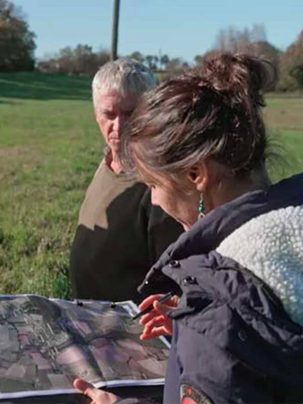 Affiche du court métrage Le Village qui voulait replanter des arbres (2025) de Brigitte Chevet. Voir Le Village qui voulait replanter des arbres en streaming / torrent sur meilleurs-films.fr