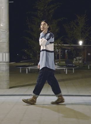 Affiche du film La Ville en deux strates (2020) de Haruka Komori. Voir La Ville en deux strates en streaming / torrent sur meilleurs-films.fr