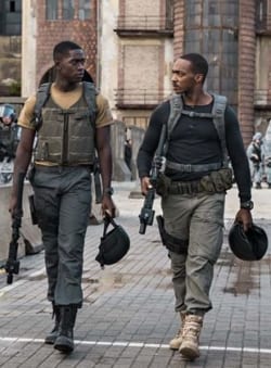 Affiche du film Zone hostile (2021) de Mikael Hafstrom.