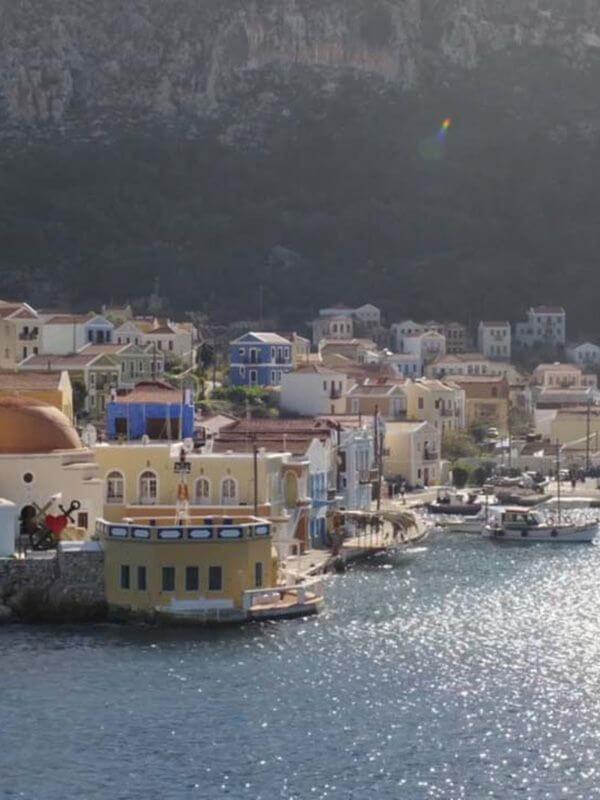 Affiche du court métrage Kastellorizo, une île au cœur du monde (2025) de Ivan Butel. Voir Kastellorizo, une île au cœur du monde en streaming / torrent sur meilleurs-films.fr