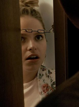 Affiche du film Très belle journée (2022) de Nicolas Krief. Voir Très belle journée en streaming / torrent sur meilleurs-films.fr