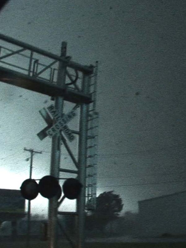 Affiche du film Twister : En pleine tornade (2025) de Alexandra Lacey