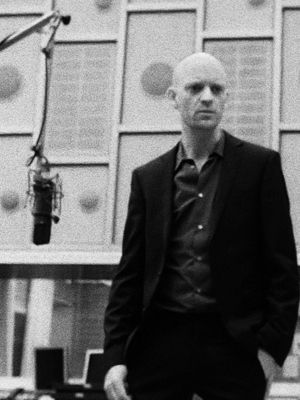 Affiche du court métrage À l’antenne () de Robert Nacken. Voir À l’antenne en streaming / torrent sur meilleurs-films.fr