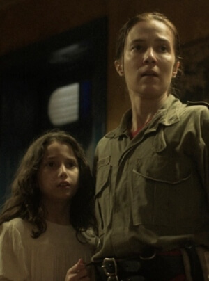 Affiche du film A Mother’s Embrace (2023) de Cristian Ponce. Voir A Mother’s Embrace en streaming / torrent sur meilleurs-films.fr