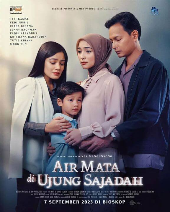 Affiche du film Air Mata Di Ujung Sajadah (2023) de Key Mangunsong Affiche du film Air Mata Di Ujung Sajadah (2023) de Key Mangunsong. Voir Air Mata Di Ujung Sajadah en streaming / torrent sur meilleurs-films.fr