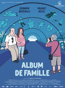 Affiche du film Album de famille (2016) de Mehmet Can Merto?lu. Voir Album de famille en streaming / torrent sur meilleurs-films.fr