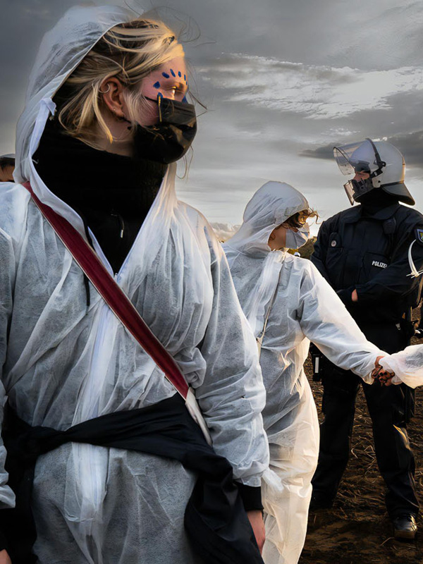 Affiche de la série Au nom du maintien de l’ordre (2023) de Affiche de la série Au nom du maintien de l’ordre (2023) de . Voir Au nom du maintien de l’ordre en streaming / torrent sur meilleurs-films.fr