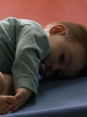 Affiche du court métrage Avant les mots () de Joachim Lafosse. Voir Avant les mots en streaming / torrent sur meilleurs-films.fr