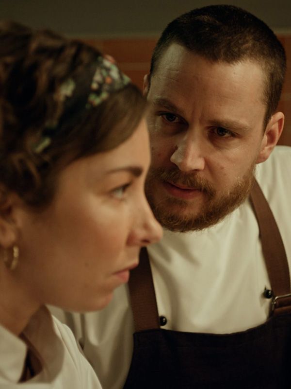 Affiche de la série Behind Every Man (2024) de . Voir Behind Every Man en streaming / torrent sur meilleurs-films.fr