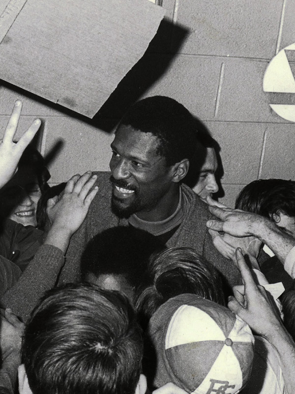 Affiche du film Bill Russell: Légende de la NBA (2023) de Samuel D. Pollard. Voir Bill Russell: Légende de la NBA en streaming / torrent sur meilleurs-films.fr