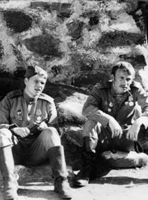 Affiche du film C’etait le mois de mai (1970) de Marlen Khoutsiev. Voir C’etait le mois de mai en streaming / torrent sur meilleurs-films.fr