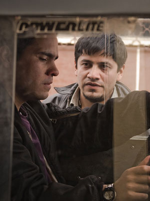 Affiche du court métrage Ceci est un revolver () de Pablo González. Voir Ceci est un revolver en streaming / torrent sur meilleurs-films.fr