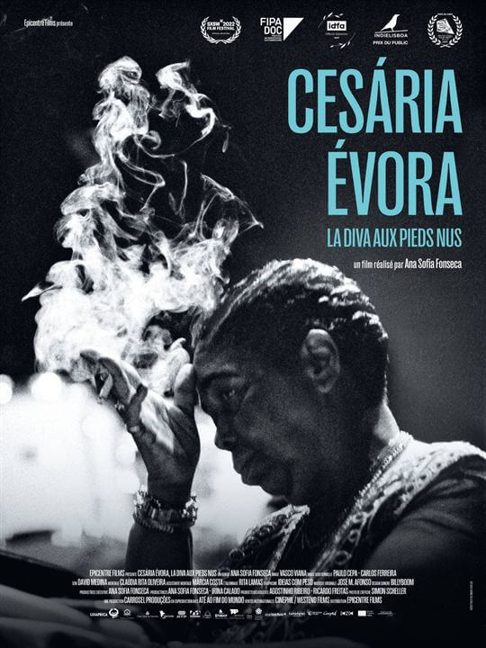 Affiche du film Cesária Évora, la diva aux pieds nus (2022) de Ana Sofia Fonseca. Voir Cesária Évora, la diva aux pieds nus en streaming / torrent sur meilleurs-films.fr