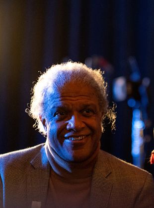 Affiche de la série C’est assez noir pour vous ?!? (2022) de Elvis Mitchell Affiche de la série C’est assez noir pour vous ?!? (2022) de Elvis Mitchell. Voir C’est assez noir pour vous ?!? en streaming / torrent sur meilleurs-films.fr