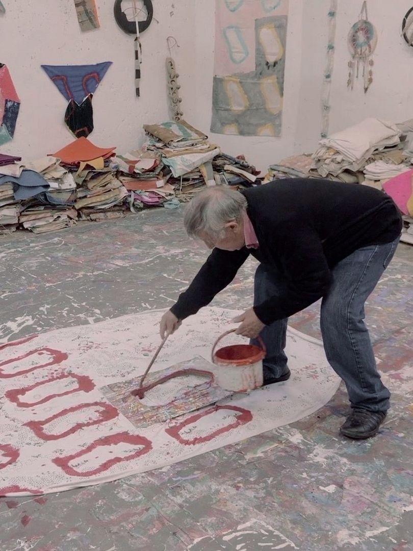 Affiche du film Claude Viallat, un peintre dans l’arène (2024) de . Voir Claude Viallat, un peintre dans l’arène en streaming / torrent sur meilleurs-films.fr
