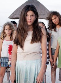 Affiche du film Come Out and Play (2012) de Makinov. Voir Come Out and Play en streaming / torrent sur meilleurs-films.fr