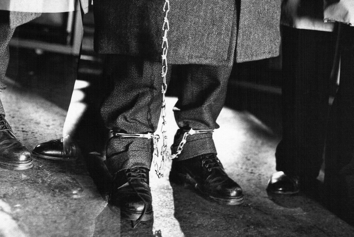 Affiche du court métrage Coup de pompes (1987) de Bruno François-Boucher. Voir Coup de pompes en streaming / torrent sur meilleurs-films.fr