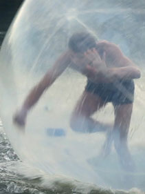 Affiche du court métrage Cross () de Marina Vroda. Voir Cross en streaming / torrent sur meilleurs-films.fr