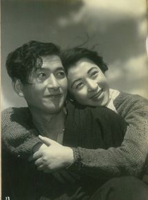 Affiche du film Dans le bas-quartier de Yokocho (1953) de Hiroshi Shimizu. Voir Dans le bas-quartier de Yokocho en streaming / torrent sur meilleurs-films.fr