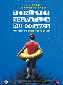 Affiche du film Dernières Nouvelles du Cosmos (2016) de Julie Bertuccelli. Voir Dernières Nouvelles du Cosmos en streaming / torrent sur meilleurs-films.fr
