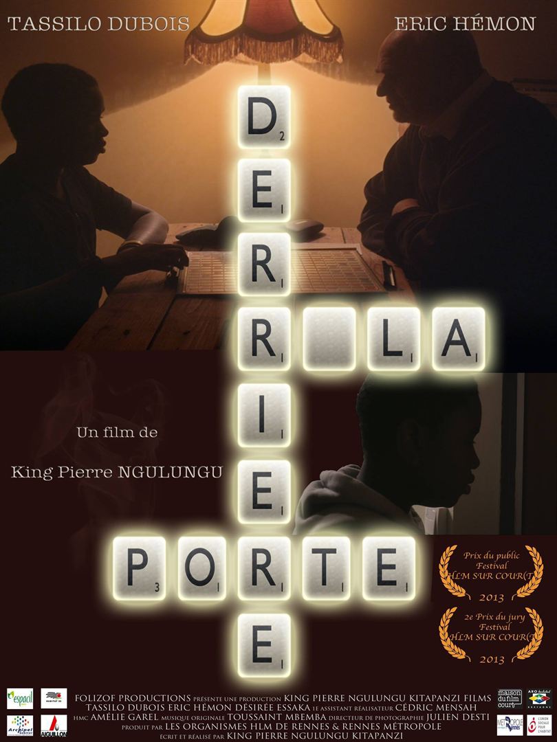 Affiche du court métrage Derrière la porte (2013) de King Pierre Ngulungu. Voir Derrière la porte en streaming / torrent sur meilleurs-films.fr