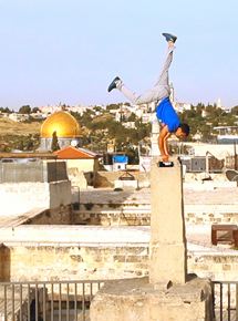 Affiche du film Derrière les fronts: résistances et résiliences en Palestine (2017) de Alexandra Dols Affiche du film Derrière les fronts: résistances et résiliences en Palestine (2017) de Alexandra Dols. Voir Derrière les fronts: résistances et résiliences en Palestine en streaming / torrent sur meilleurs-films.fr
