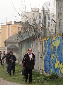 Affiche du film Des gens passent et j’en oublie (2019) de Laurent Poncelet. Voir Des gens passent et j’en oublie en streaming / torrent sur meilleurs-films.fr