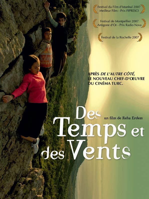 Affiche du film Des temps et des vents (2007) de Reha Erdem. Voir Des temps et des vents en streaming / torrent sur meilleurs-films.fr