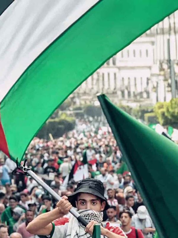 Affiche du film Deux vies pour l'Algérie (2024) de Jean Asselmeyer