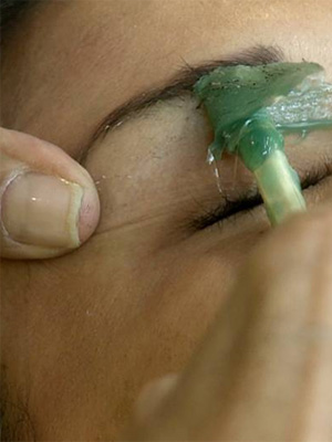 Affiche du court métrage Devenir femme (2010) de Isabell Suba. Voir Devenir femme en streaming / torrent sur meilleurs-films.fr