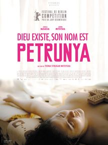Affiche du film Dieu existe, son nom est Petrunya (2019) de Teona Strugar Mitevska. Voir Dieu existe, son nom est Petrunya en streaming / torrent sur meilleurs-films.fr