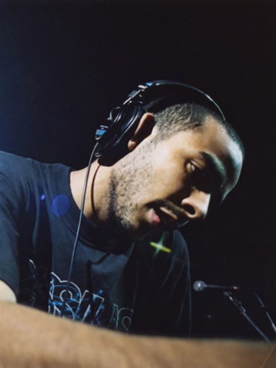 Affiche de la série DJ Mehdi : Made In France (2024) de Thibaut de Longeville. Voir DJ Mehdi : Made In France en streaming / torrent sur meilleurs-films.fr