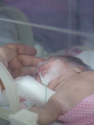 Affiche du court métrage Dr. Farhat (2025) de . Voir Dr. Farhat en streaming / torrent sur meilleurs-films.fr