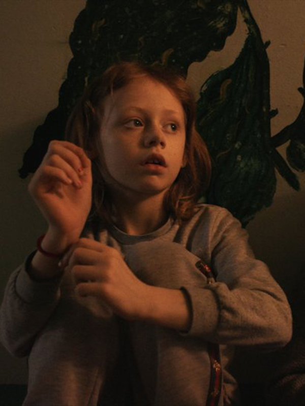 Affiche du film Éclats d’enfance (2022) de Simon Lereng Wilmont. Voir Éclats d’enfance en streaming / torrent sur meilleurs-films.fr