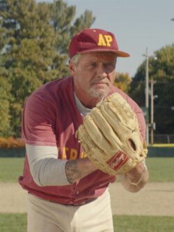 Affiche du film Eephus, le dernier tour de piste (2025) de Carson Lund.