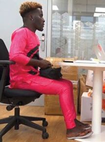 Affiche du film Etranges Invités (2019) de Vincent Martorana. Voir Etranges Invités en streaming / torrent sur meilleurs-films.fr