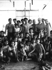 Affiche du film Evolution of a Filipino Family (2004) de Lav Diaz. Voir Evolution of a Filipino Family en streaming / torrent sur meilleurs-films.fr