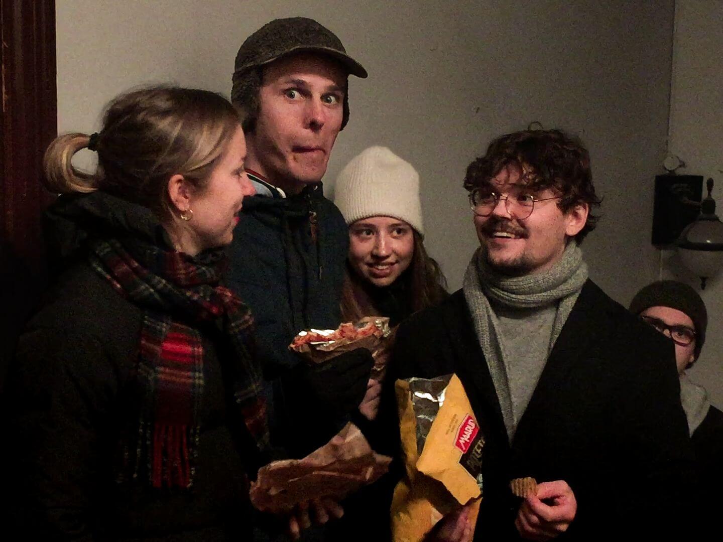 Affiche du court métrage Sorry I’m late (but I brought a choir) (2025) de Håkon Anton Olavsen. Voir Sorry I’m late (but I brought a choir) en streaming / torrent sur meilleurs-films.fr