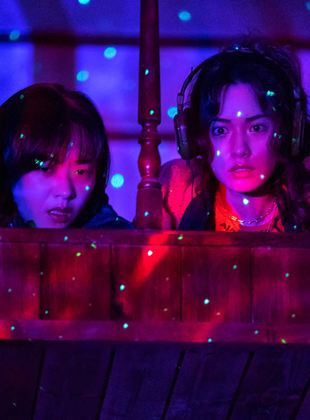 Affiche de la série Glitch (2022) de . Voir Glitch en streaming / torrent sur meilleurs-films.fr