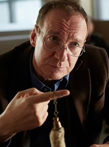 Affiche du film Guest of Honour (2019) de Atom Egoyan. Voir Guest of Honour en streaming / torrent sur meilleurs-films.fr