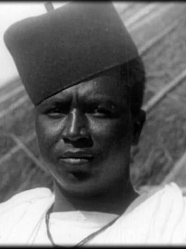 Affiche du court métrage Guinée-Bissau, Village indigène à Lisbonne (1931) de Agênsia Geral das Colônias. Voir Guinée-Bissau, Village indigène à Lisbonne en streaming / torrent sur meilleurs-films.fr