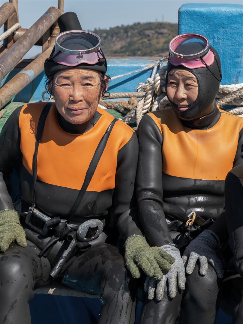Affiche du film Haenyeo : les dernières gardiennes de la mer (2024) de Sue Kim (II) Affiche du film Haenyeo : les dernières gardiennes de la mer (2024) de Sue Kim (II). Voir Haenyeo : les dernières gardiennes de la mer en streaming / torrent sur meilleurs-films.fr