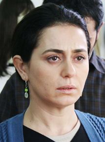 Affiche du film Hair (2010) de Tayfun Pirselimoglu. Voir Hair en streaming / torrent sur meilleurs-films.fr