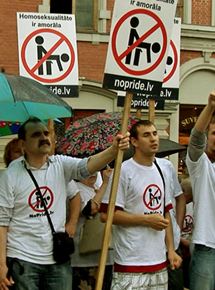 Affiche du film homo@lv (2010) de Kaspars Goba Affiche du film homo@lv (2010) de Kaspars Goba. Voir homo@lv en streaming / torrent sur meilleurs-films.fr