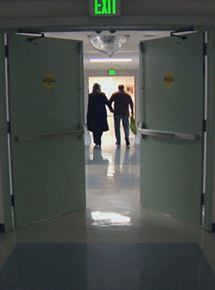 Affiche du film How to Die in Oregon (2011) de Peter Richardson. Voir How to Die in Oregon en streaming / torrent sur meilleurs-films.fr